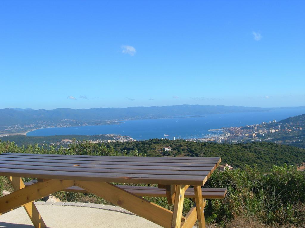 Gites Sassone, Vue Panoramique Sur Ajaccio Et La Mer Alata الغرفة الصورة
