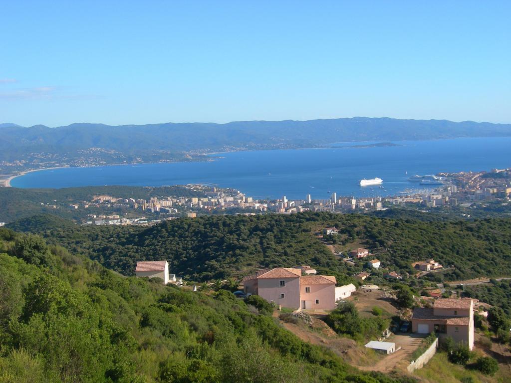 Gites Sassone, Vue Panoramique Sur Ajaccio Et La Mer Alata الغرفة الصورة