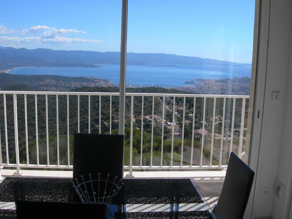 Gites Sassone, Vue Panoramique Sur Ajaccio Et La Mer Alata الغرفة الصورة