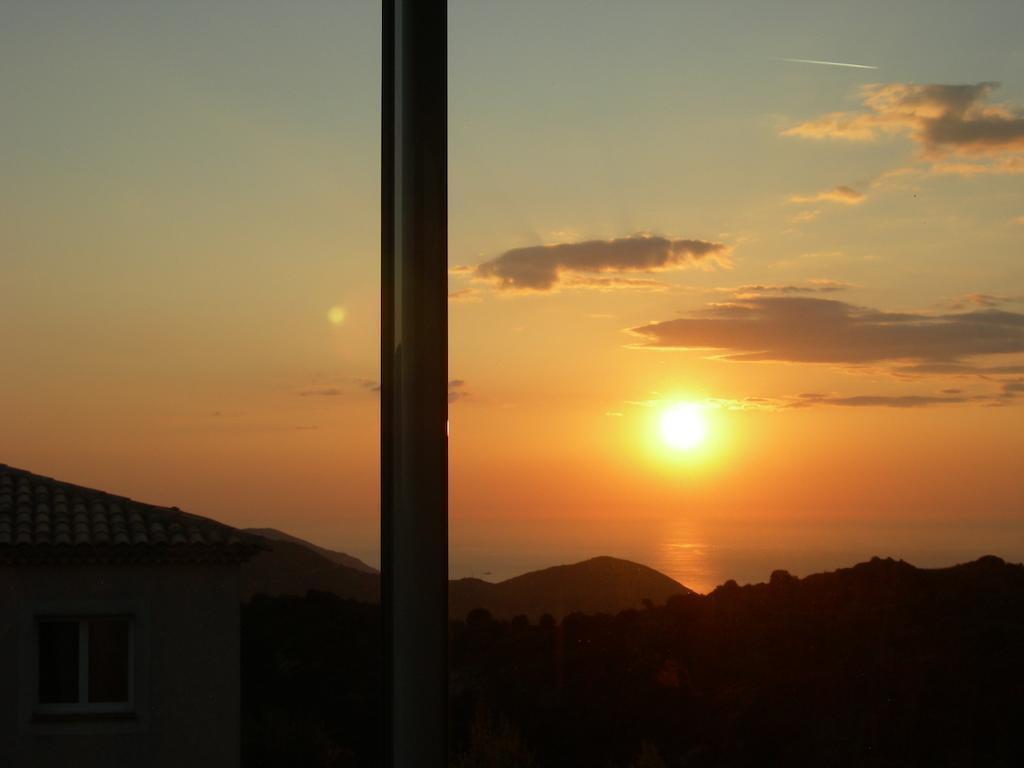 Gites Sassone, Vue Panoramique Sur Ajaccio Et La Mer Alata الغرفة الصورة