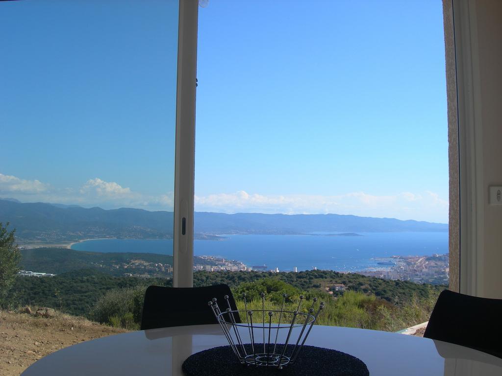 Gites Sassone, Vue Panoramique Sur Ajaccio Et La Mer Alata الغرفة الصورة