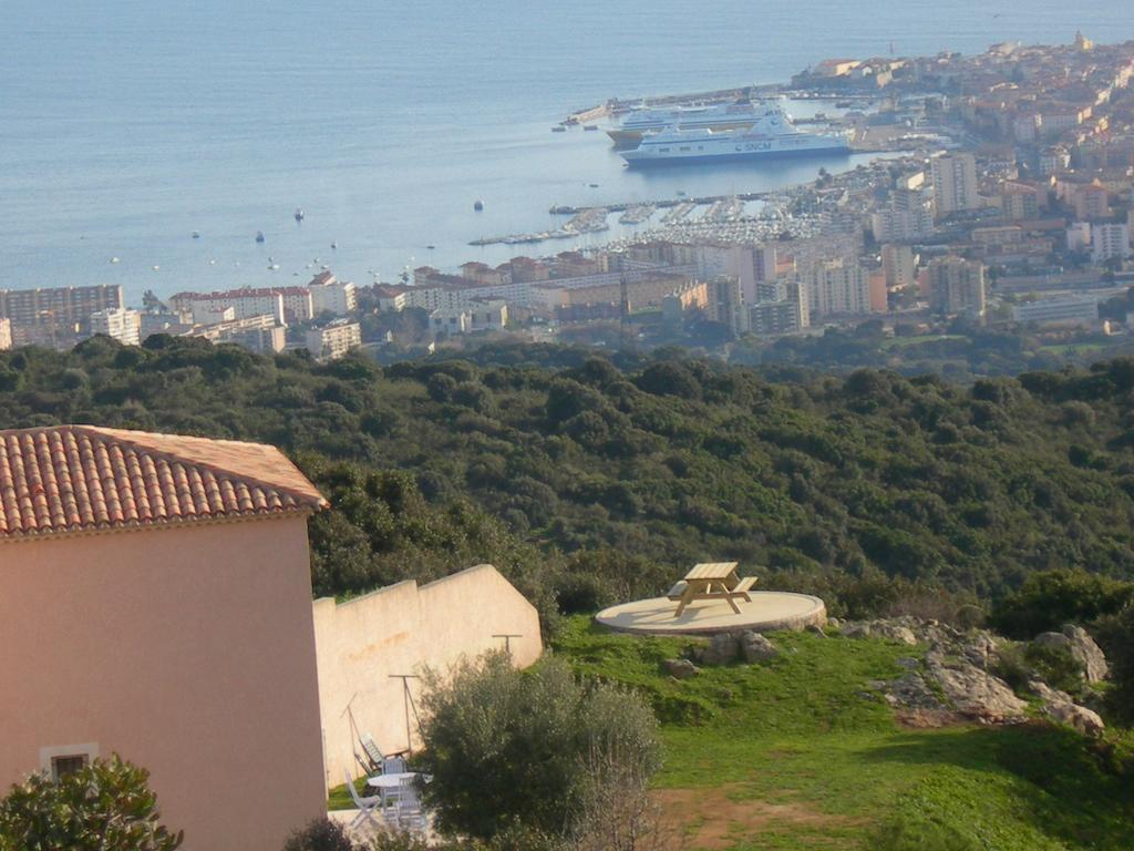 Gites Sassone, Vue Panoramique Sur Ajaccio Et La Mer Alata الغرفة الصورة